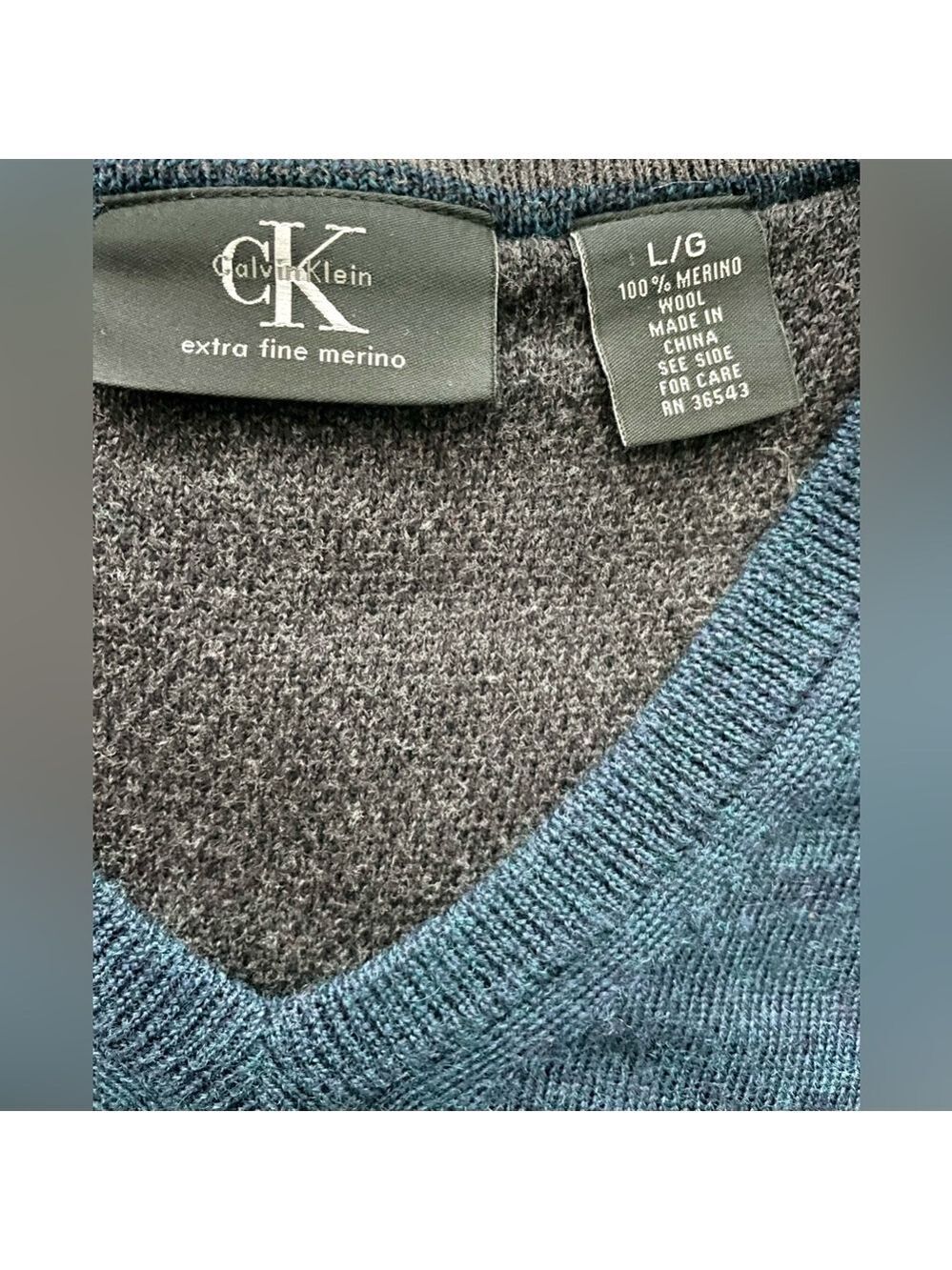 Calvin Klein 100% Extra Fine Merino Wool Men's V-Neck Sweater, Dark Blue Size L - Picture 7 of 7